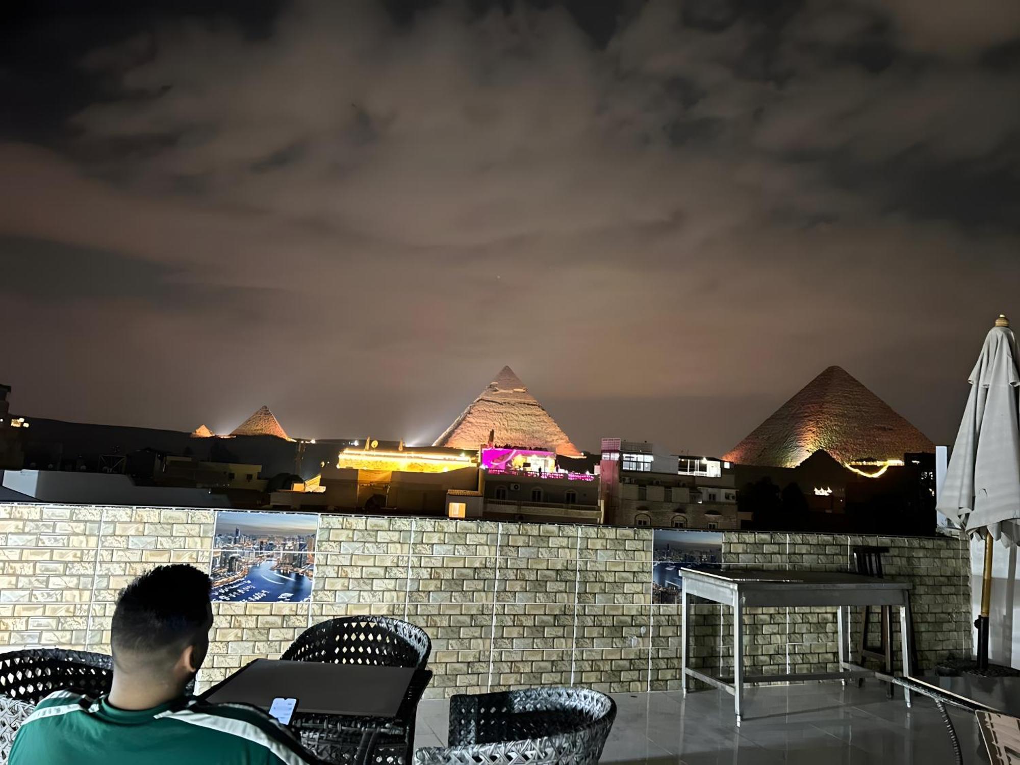 Pyramids Desert View 3*