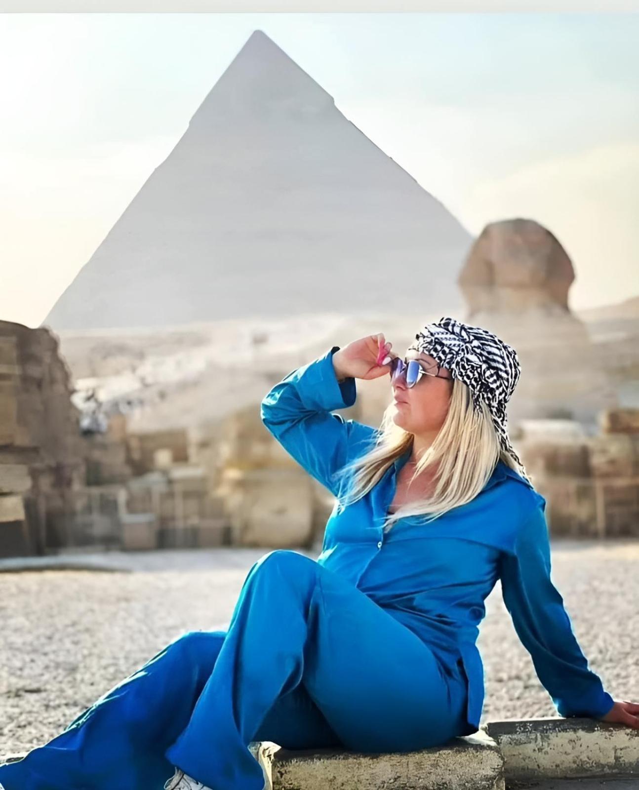 Pyramids Desert View 3*
