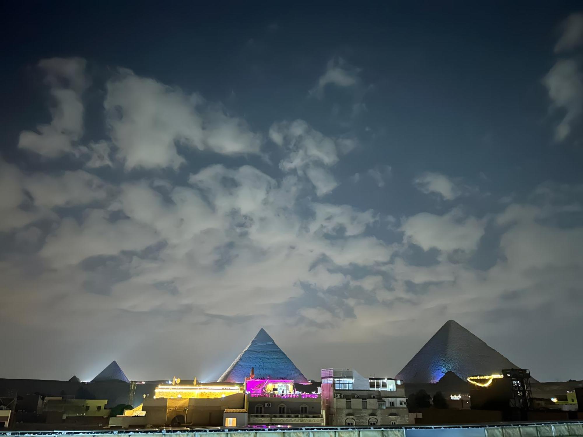 Hotel Pyramids Desert View 3*