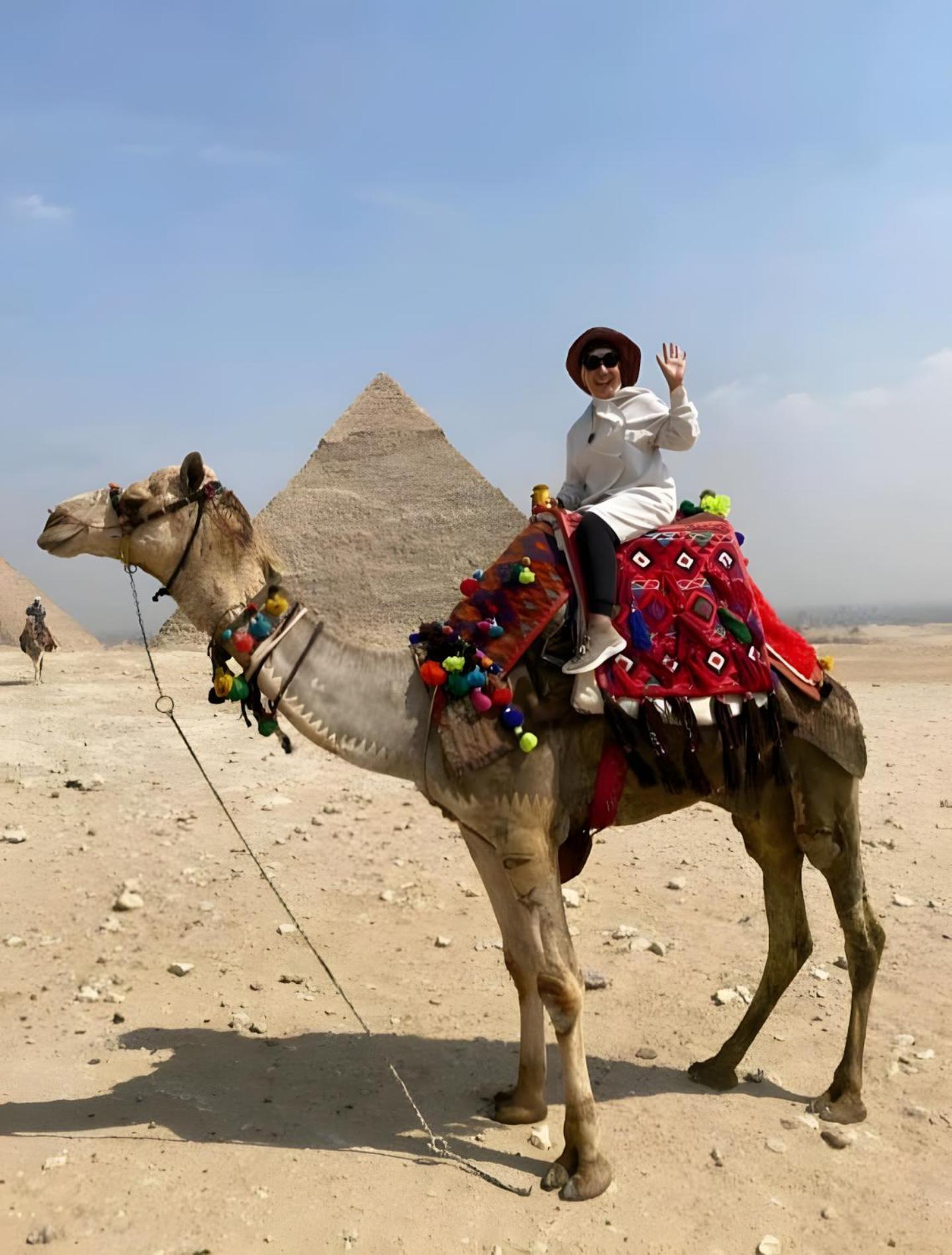 Pyramids Desert View Hotel